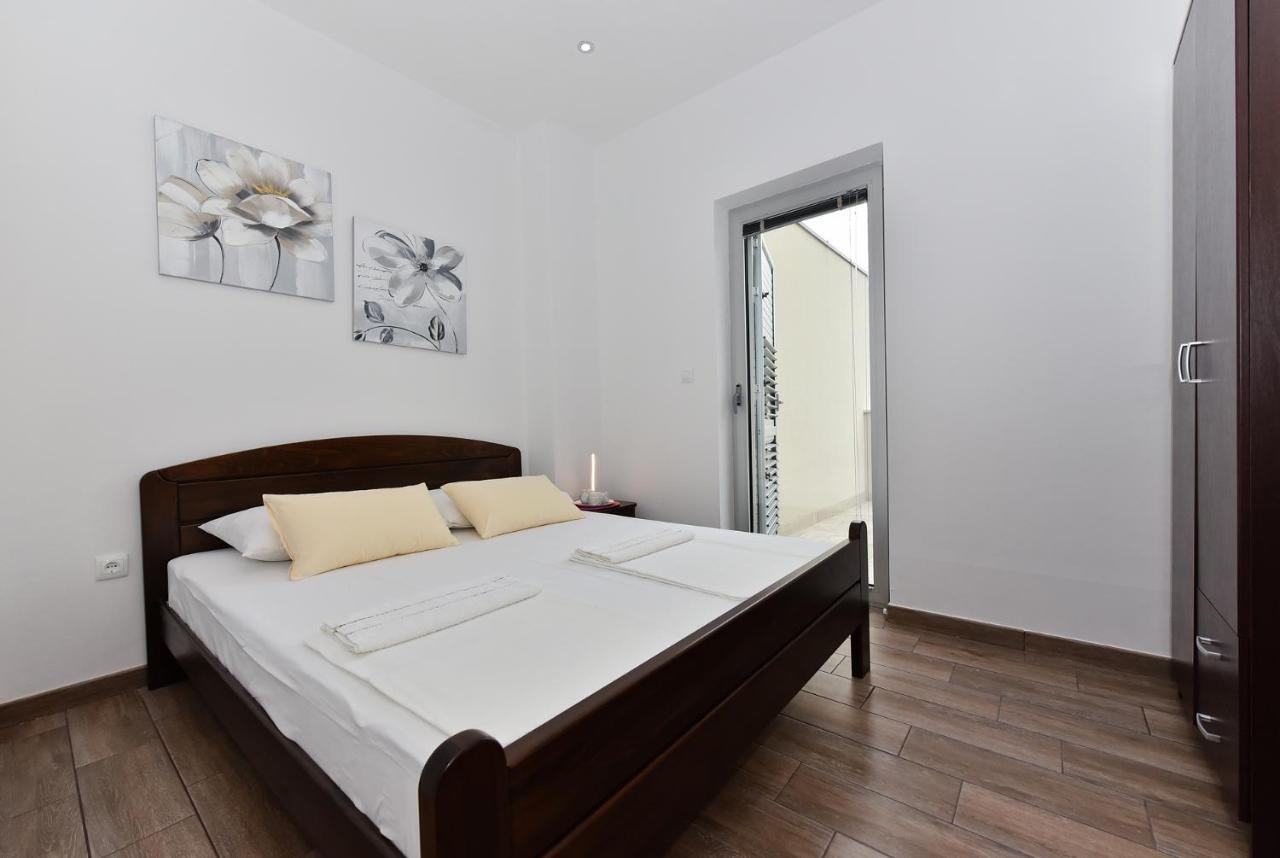 Apartmani Iva Vir Exterior photo